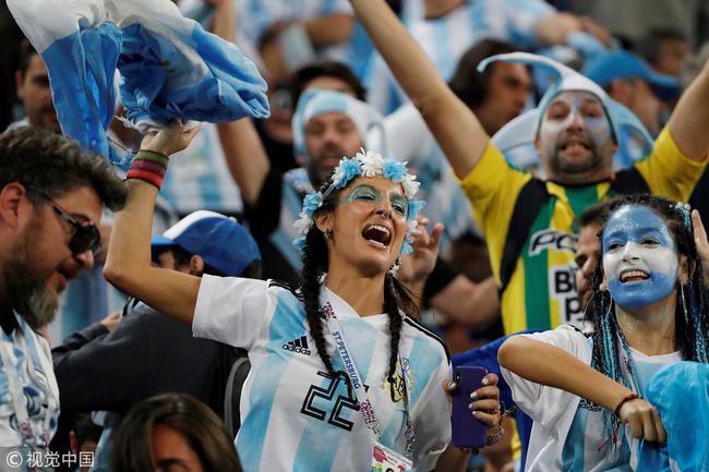 阿根廷球迷真的高兴坏了