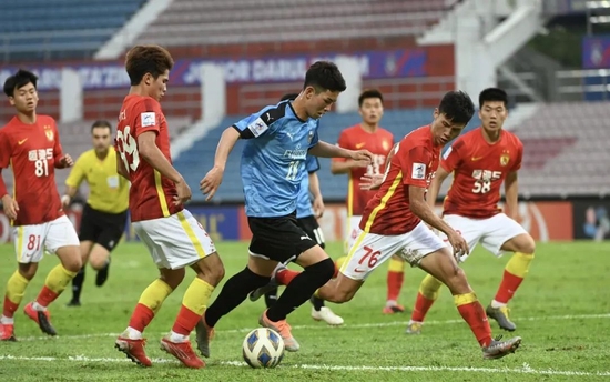 足球报:广州队该清醒冷静的恐怕不只是队员