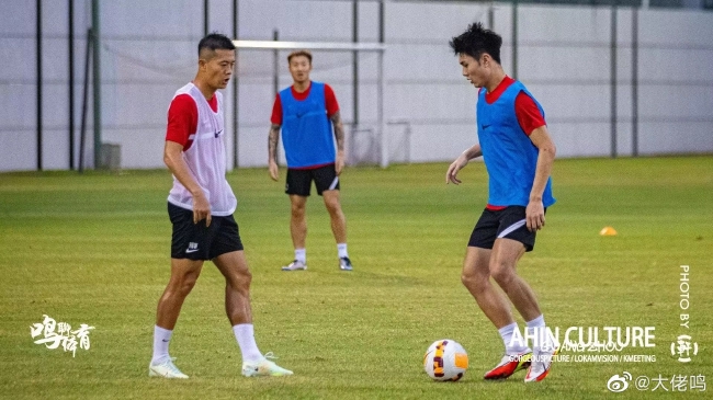 媒体人：黄博文张成林和广州队年轻球员一起训练